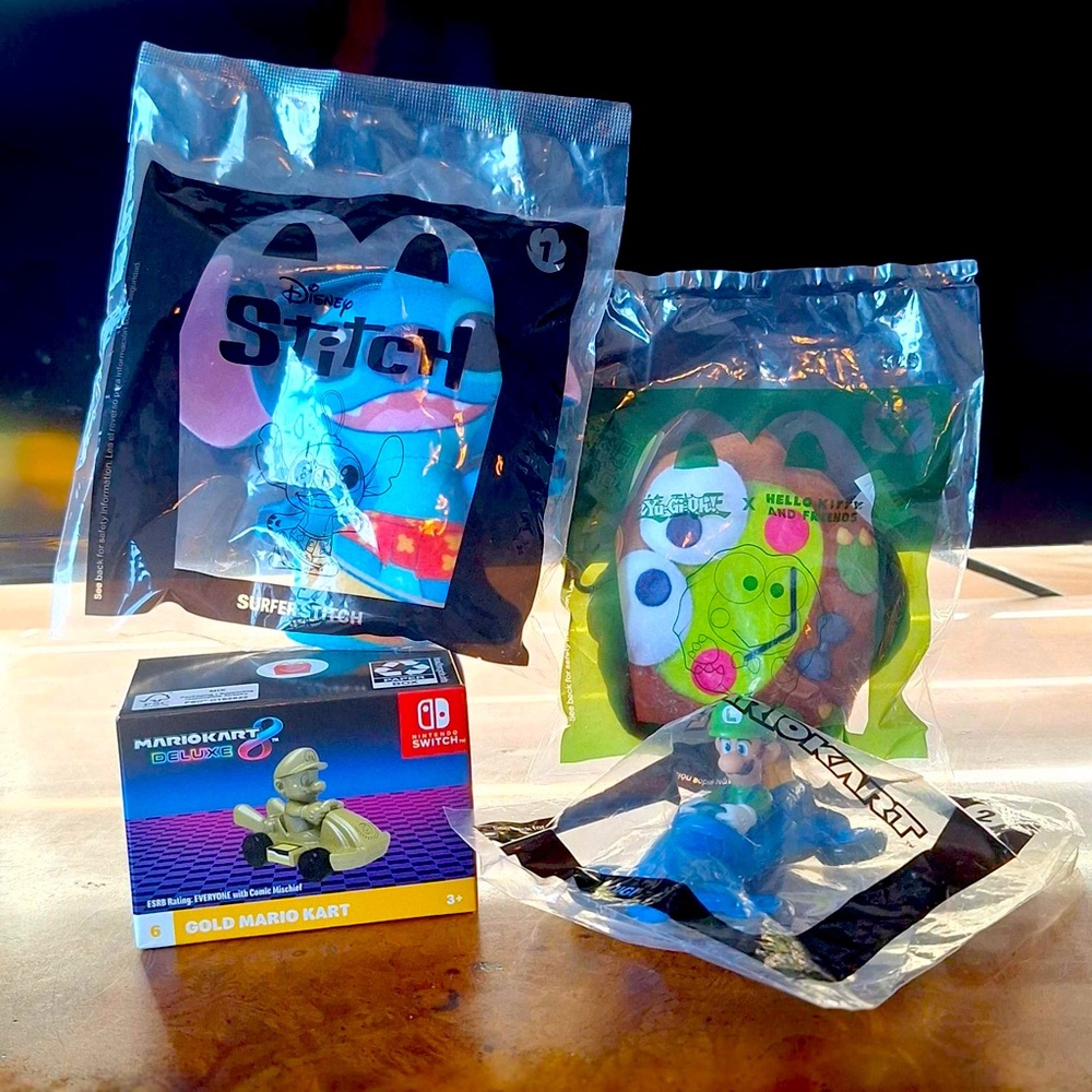☆Lot of 4 Unopened McDonalds Toys (Mario Kart, Hello Kitty/Sanrio, and Stitch)☆